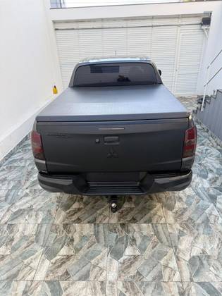 MITSUBISHI L200 TRITON 2.4 16V TURBO DIESEL OUTDOOR HPE CD 4X4 AUTOMÁTICO MITSUBISHI L200 TRITON 2.4 16V TURBO DIESEL OUTDOOR HPE CD 4X4 AUTOMÁTICO